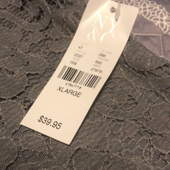 NY&CO Lace overlay tee - Picture 4 of 6